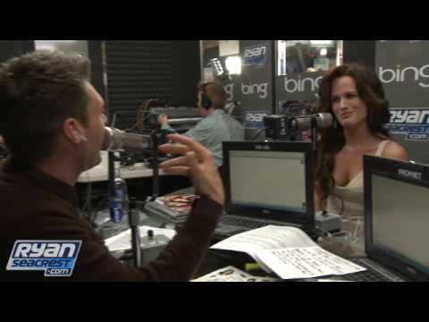 Elizabeth Reaser 'Tones It Down' For New Moon Premiere | Interview | On Air With Ryan Seacrest