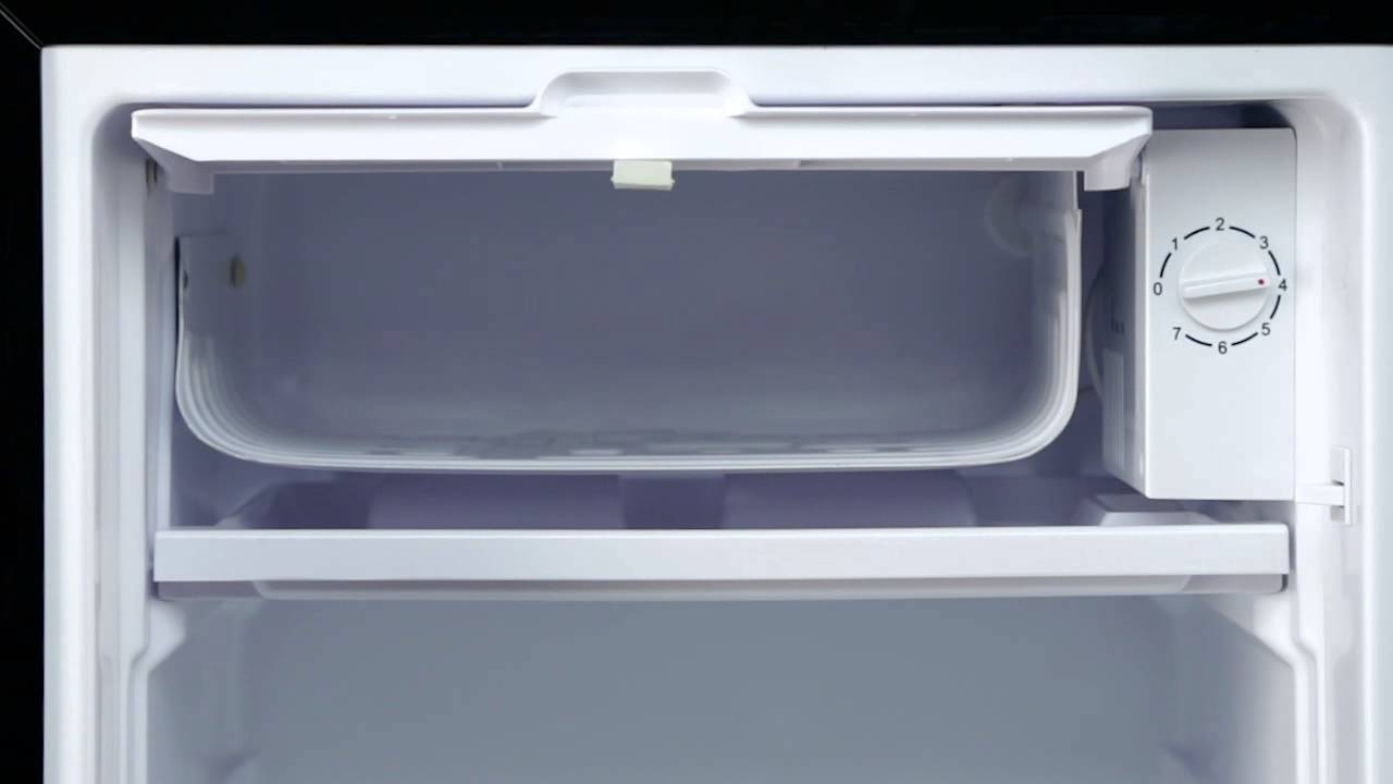 (HMBR350SE) Magic Chef Mini Refrigerator (3.5 cu. ft.)