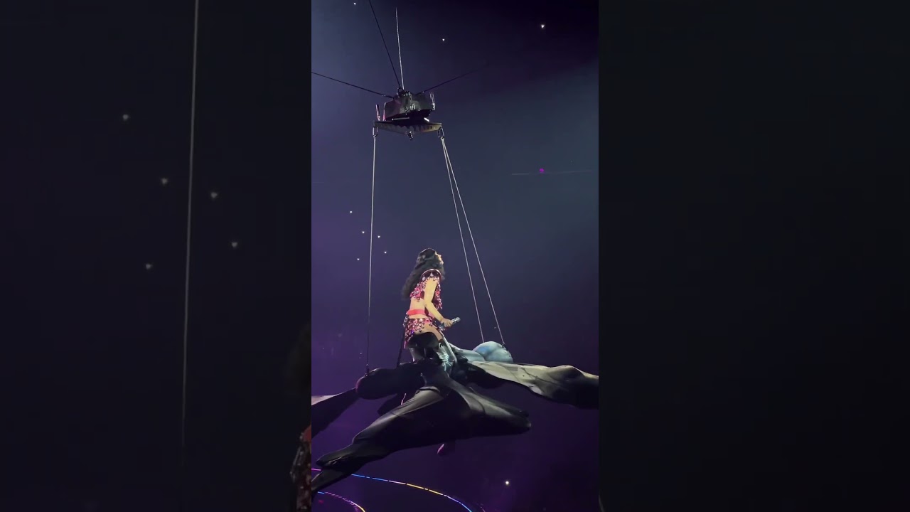 Katy Perry nearly falls as giant prop malfunctions mid-air during live show #concert #katyperry