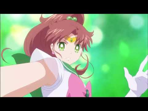 Makoto transforms into Sailor jupiter