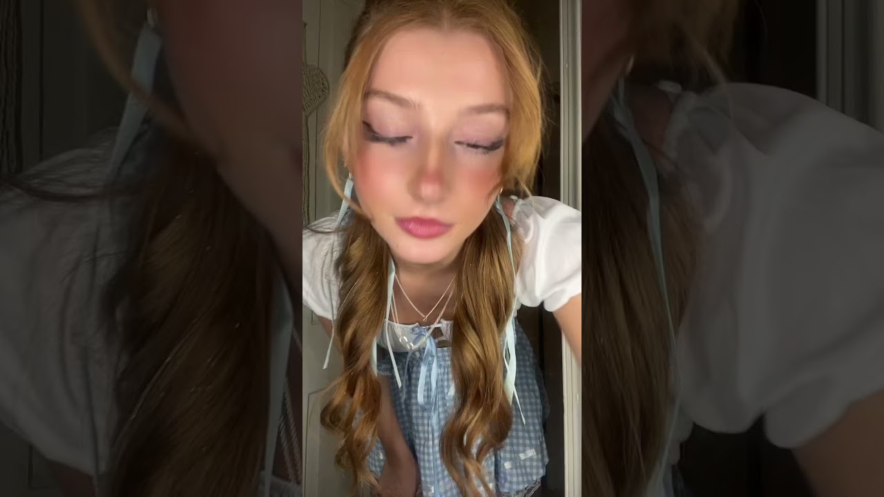 Dorothy costume 💙🤍