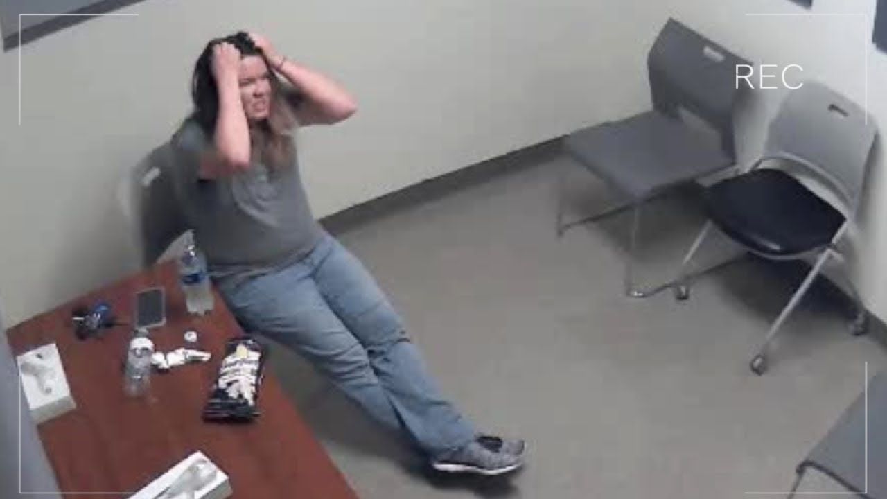 Cop's Wife Realizes He Knows About Her Affair