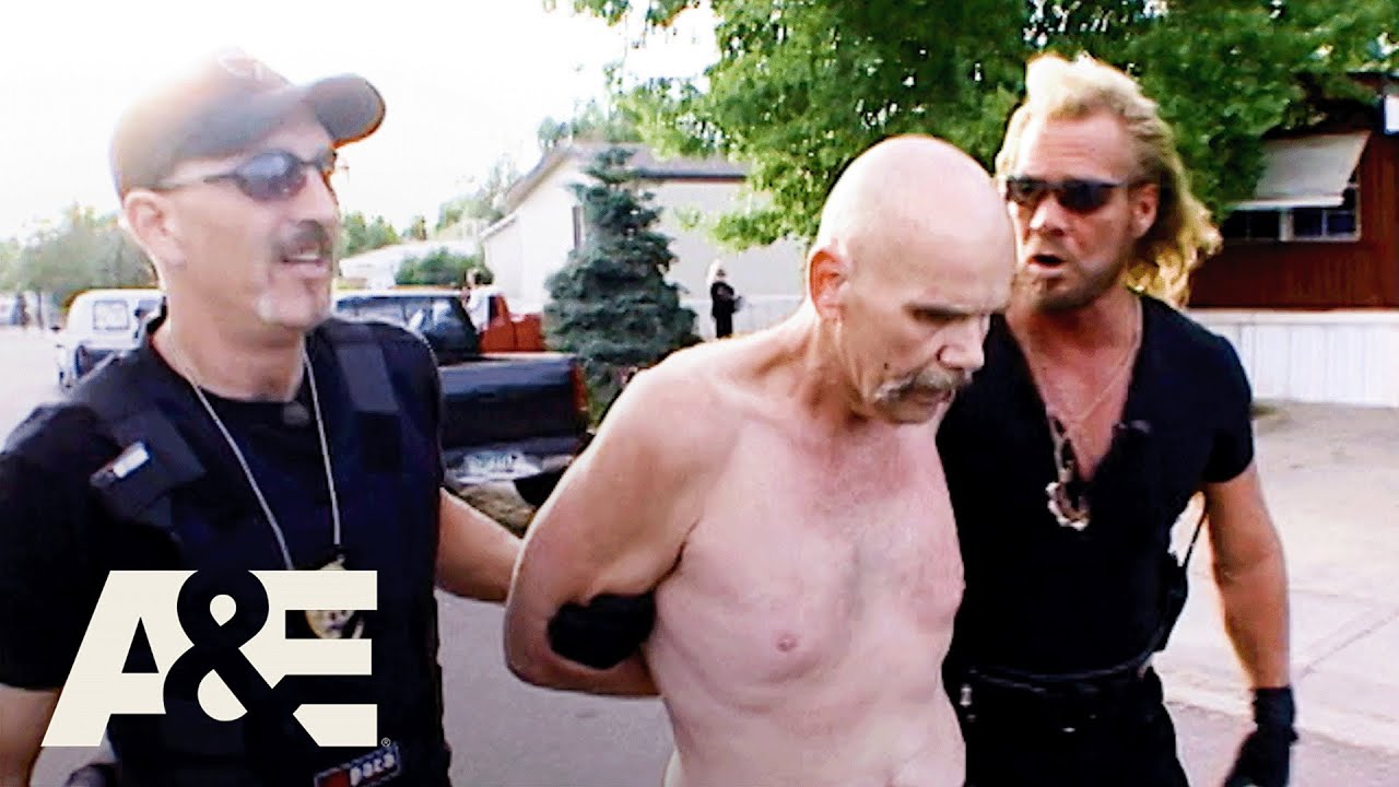 "Baldy Runner" Gets Chased Down by the Chapmans | Dog the Bounty Hunter | A&E