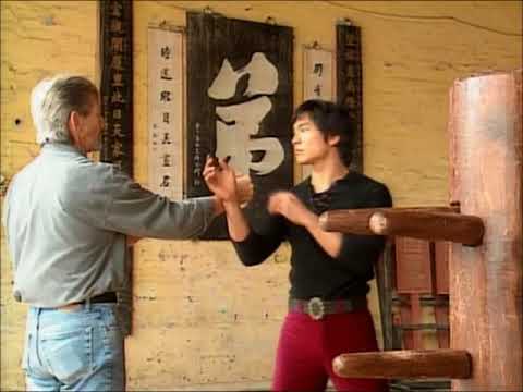 Jason Scott Lee Trains for his role as Bruce Lee
