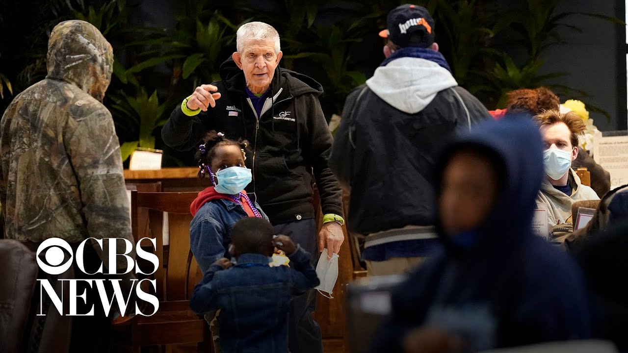 "Mattress Mack" opens Houston furniture stores to hundreds without power after storm