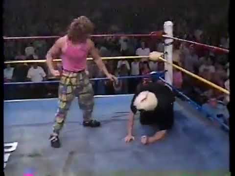 Steve Austin attacks Chris Von Erich. 1990