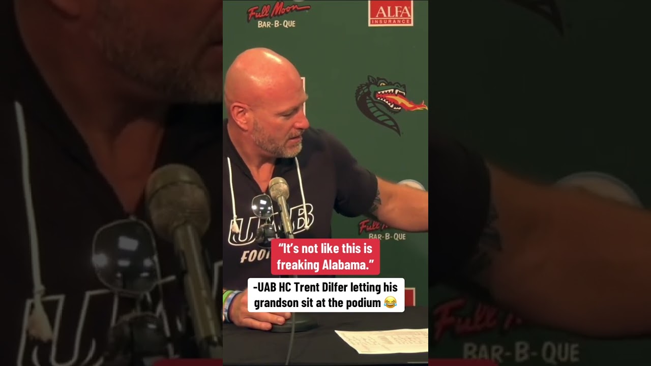 Trent Dilfer's grandson wanted a seat at the podium 😅 (via @UABAthletics)