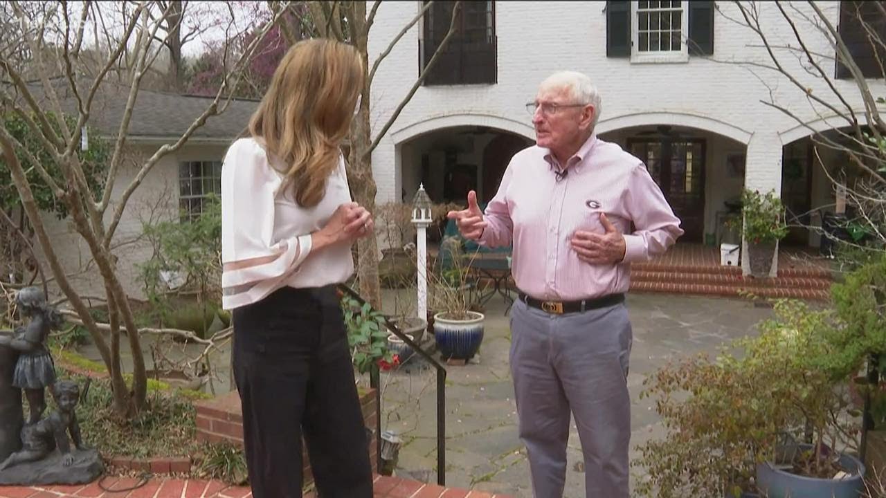 Legendary Georgia coach Vince Dooley opens his home, takes a walk down memory lane