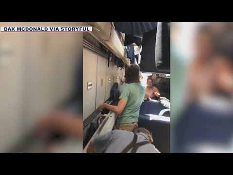 Video captures moments following deadly Amtrak train derailment in Missouri