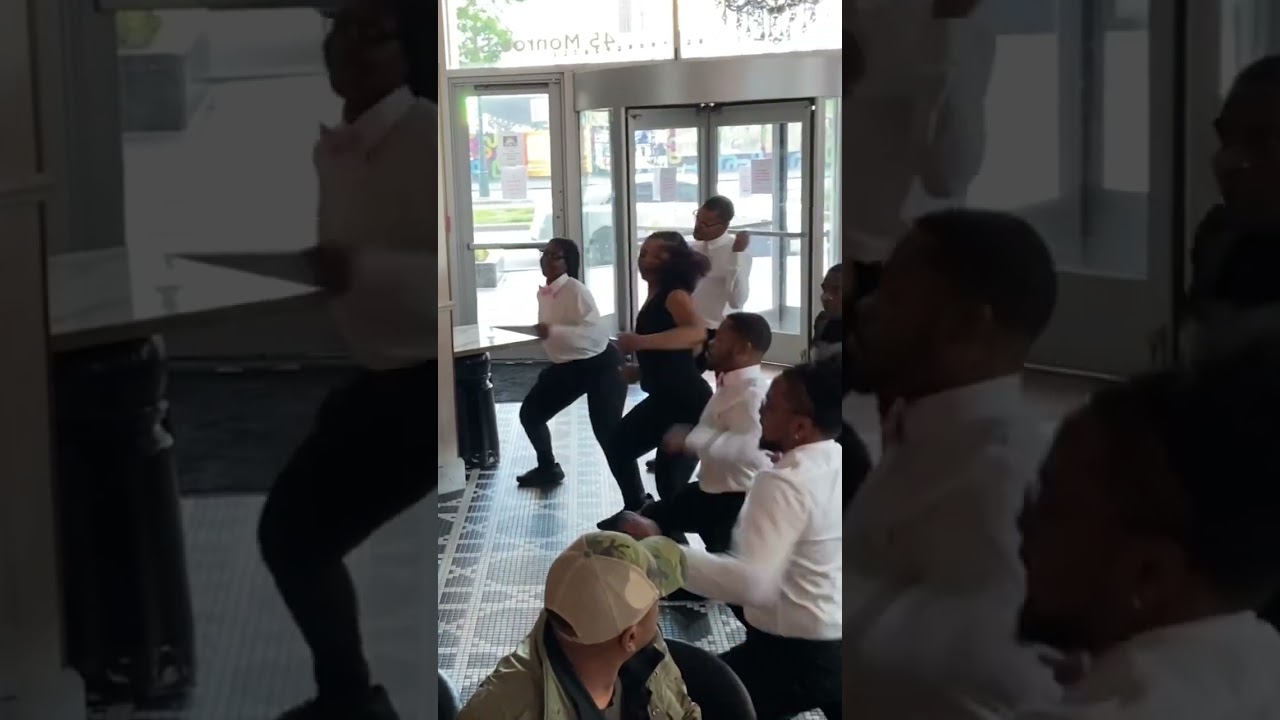 THIS happened in Sugar Factory in Detroit last night!! Is this normal at there?!!