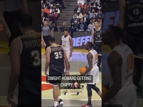 Dwight Howard got into it last night with 7’5” Sim Bhullar 👀