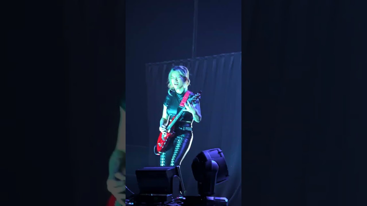 Kiki Wong ( smashing pumpkins new touring guitarrist)