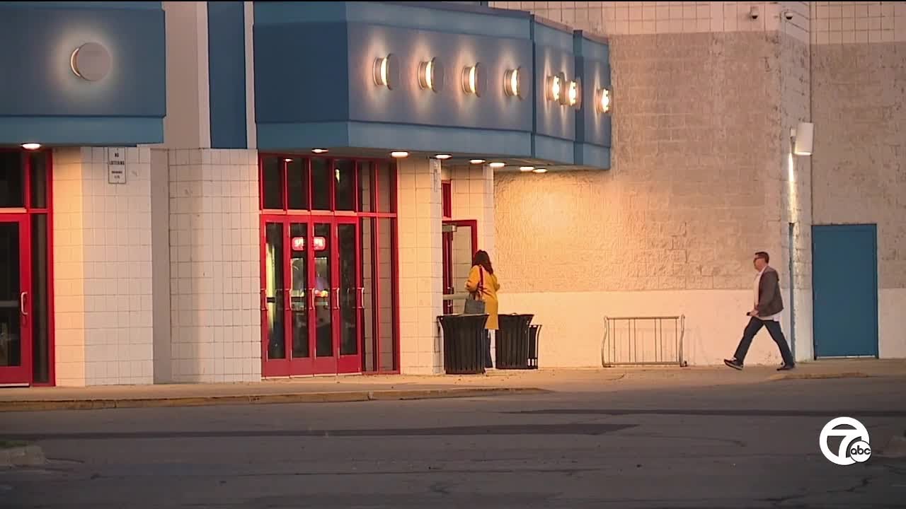 Man shot and killed in parking lot of Waterford Township movie theater
