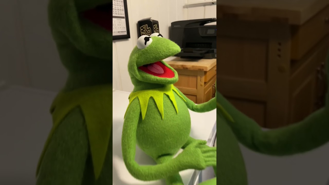 Master Replicas Kermit the Frog Photo Puppet from the Muppets