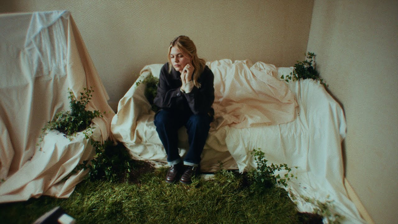 Louane – maman (english version - official music video)